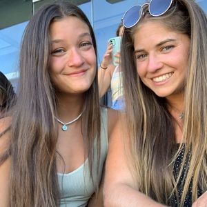 Meet your Poshers, Emma + Kyra